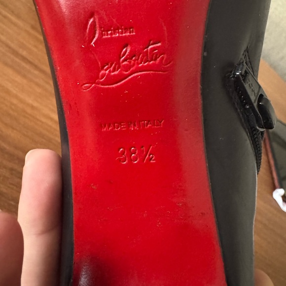 Christian Louboutin Black Leather Stiletto Pumps with Iconic Red Soles - Picture 6 of 7